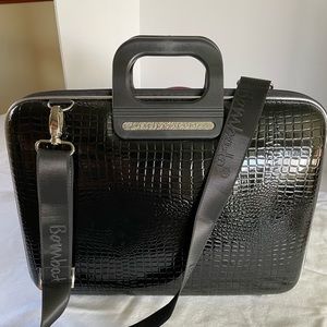 Bombata Laptop Case.